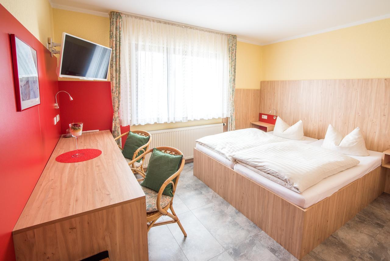 Hotel Schweizerhof Böbingen an der Rems エクステリア 写真