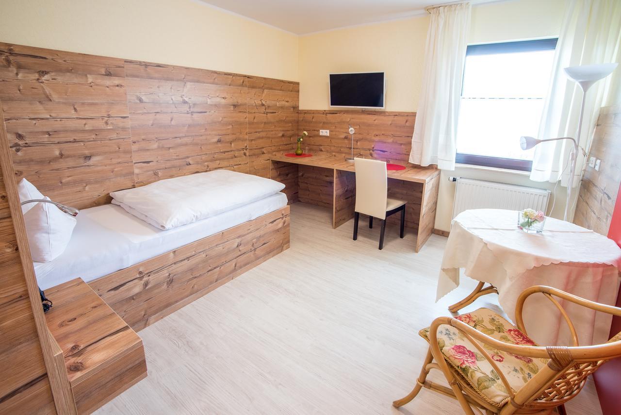 Hotel Schweizerhof Böbingen an der Rems エクステリア 写真