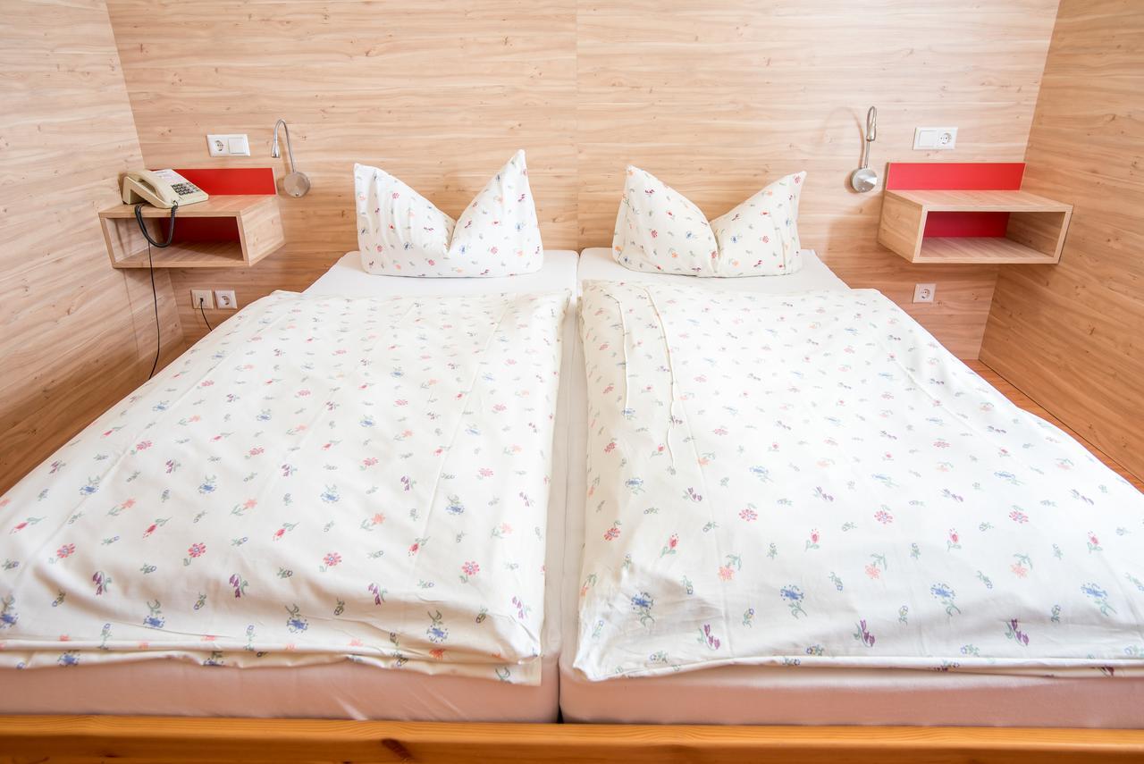 Hotel Schweizerhof Böbingen an der Rems エクステリア 写真